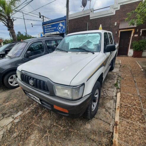 TOYOTA HILUX 2002