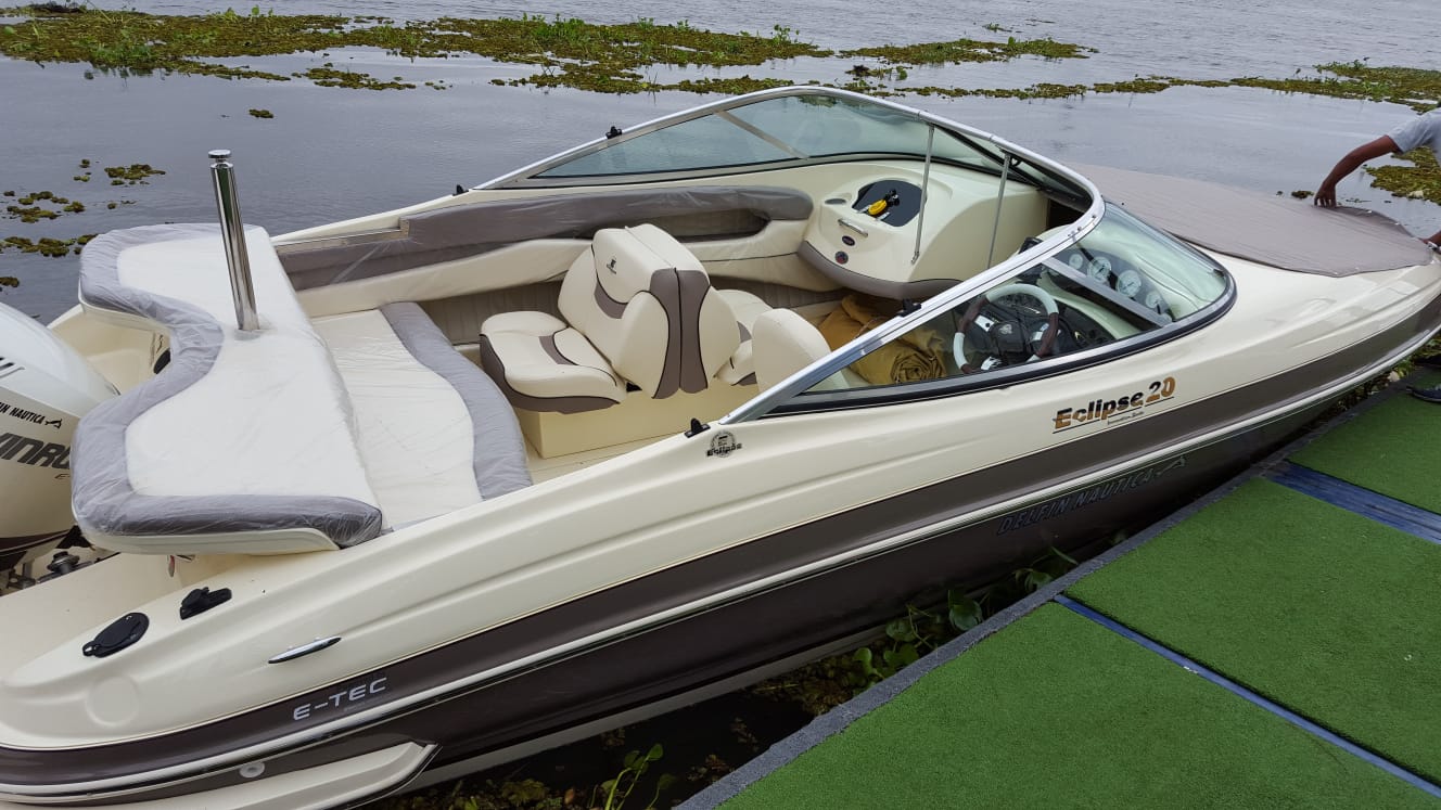 VENDO LANCHA ECLIPSE 20 CON MOTOR EVINRUDE 200HP ETEC