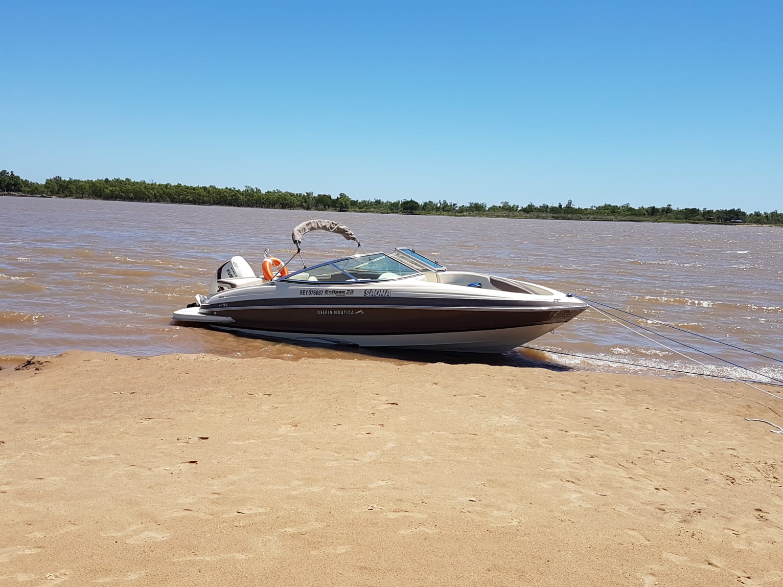 VENDO LANCHA ECLIPSE 20 CON MOTOR EVINRUDE 200HP ETEC