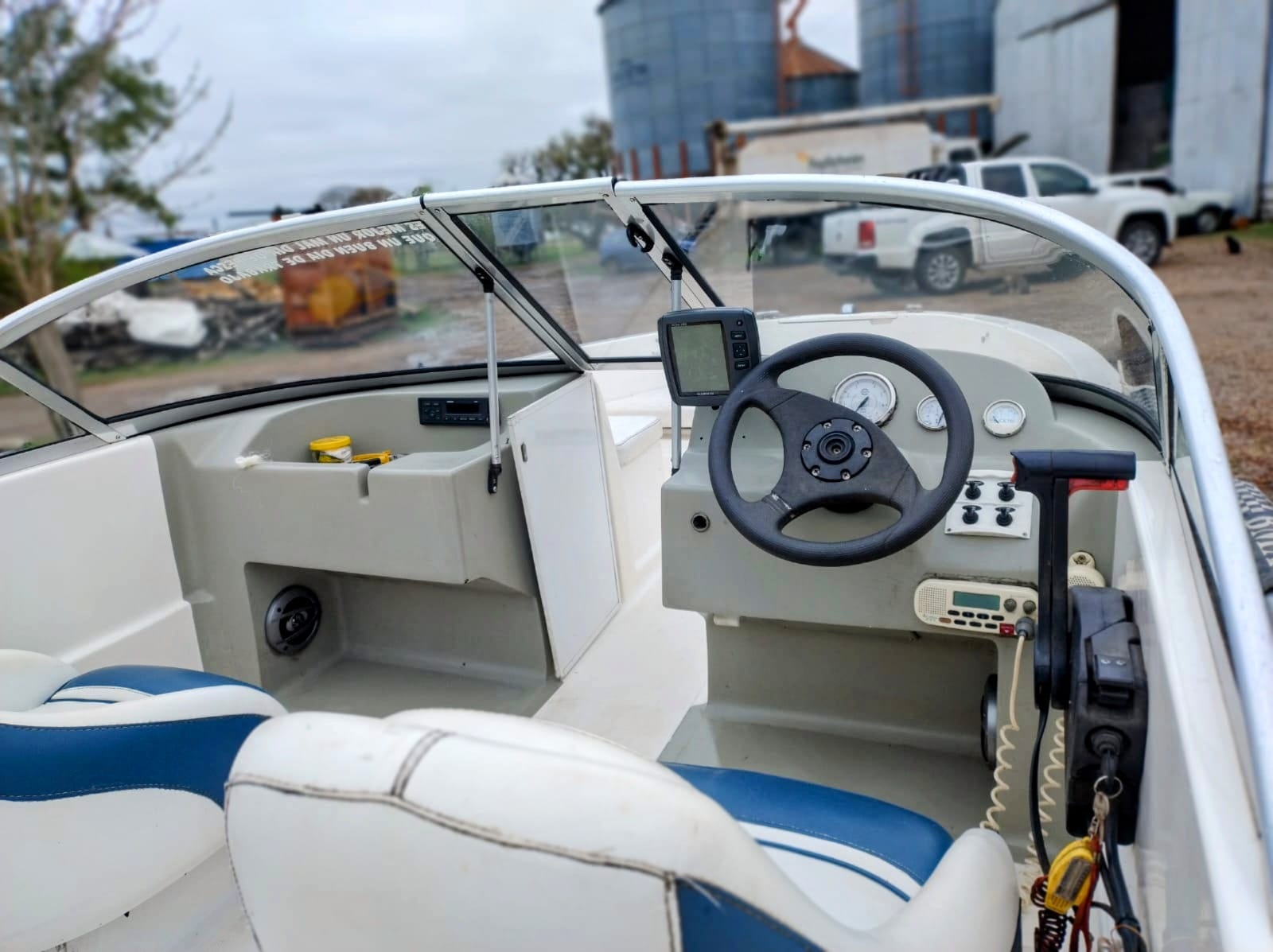 LANCHA QUICKSILVER 490