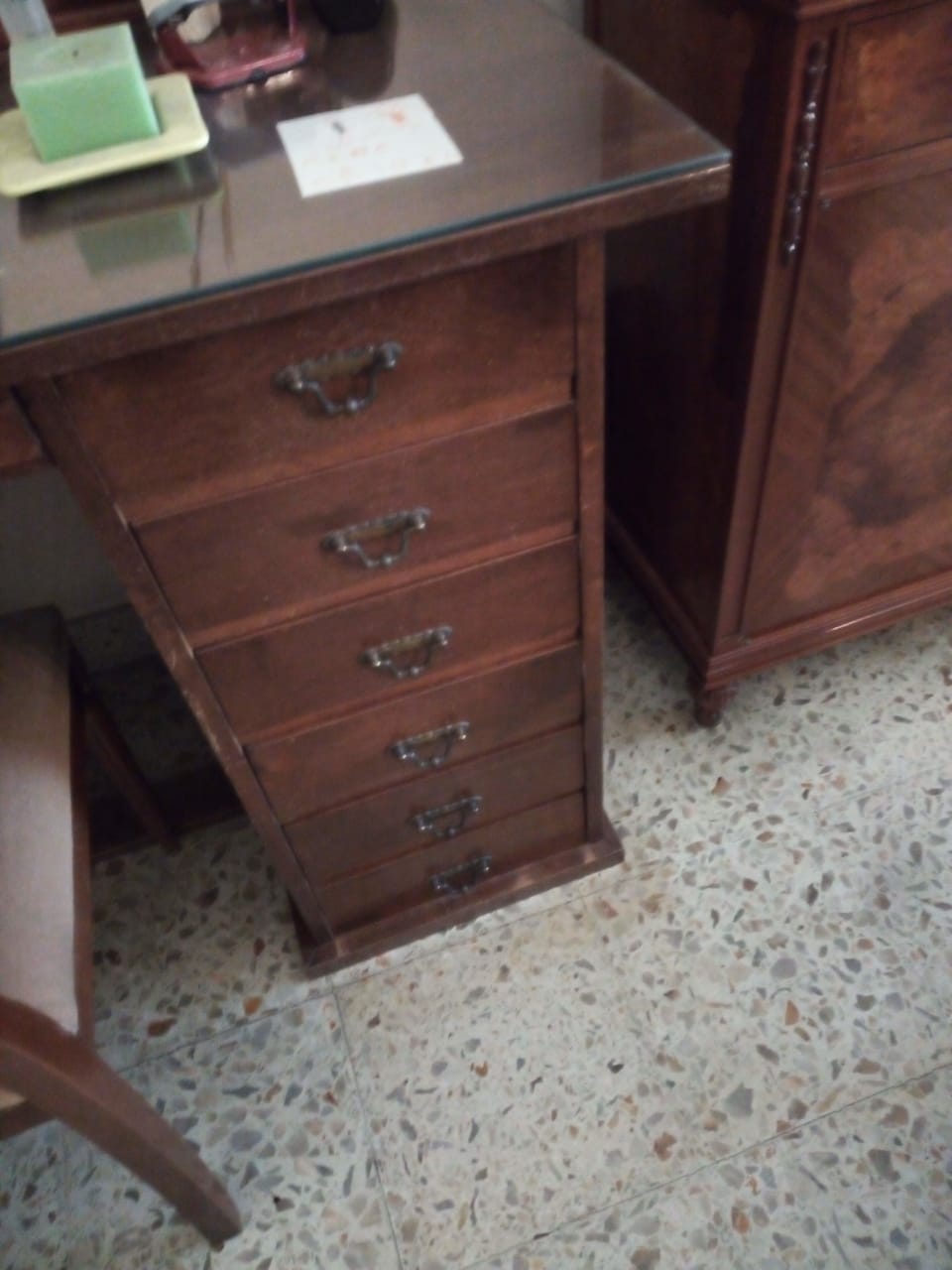 escritorio de estilo con silla