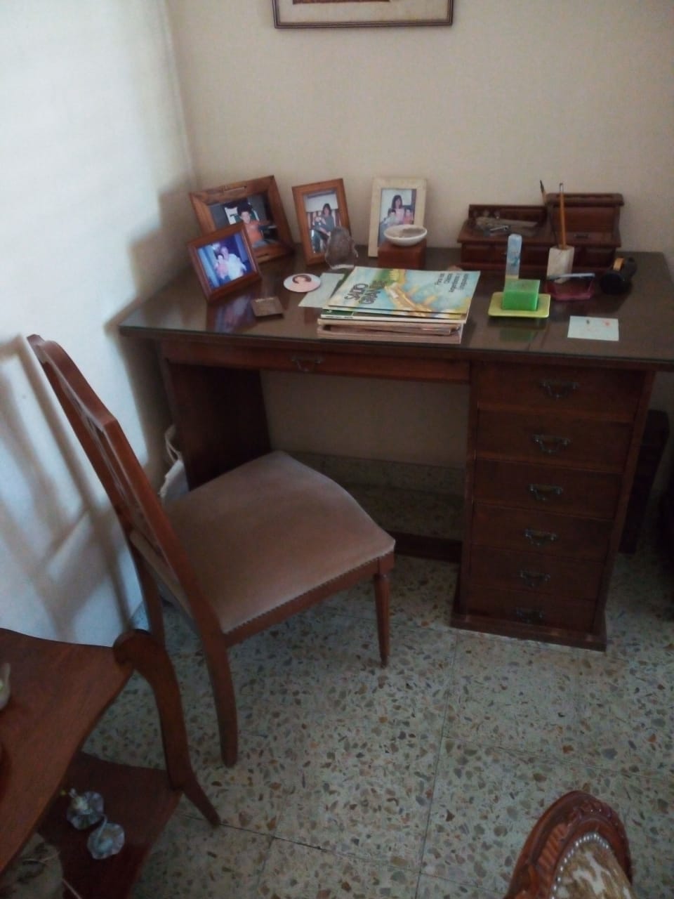 escritorio de estilo con silla