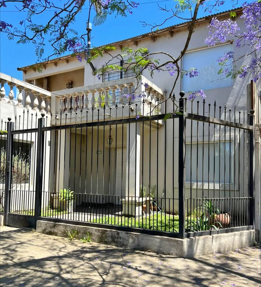 VENDO CASA 2 PLANTAS