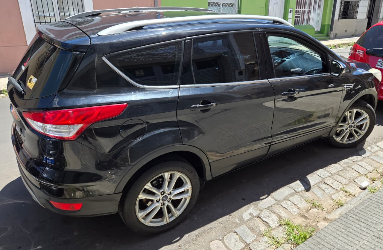 Vendo Ford Kuga 1.6 T 4×4 Titanium – Única Mano