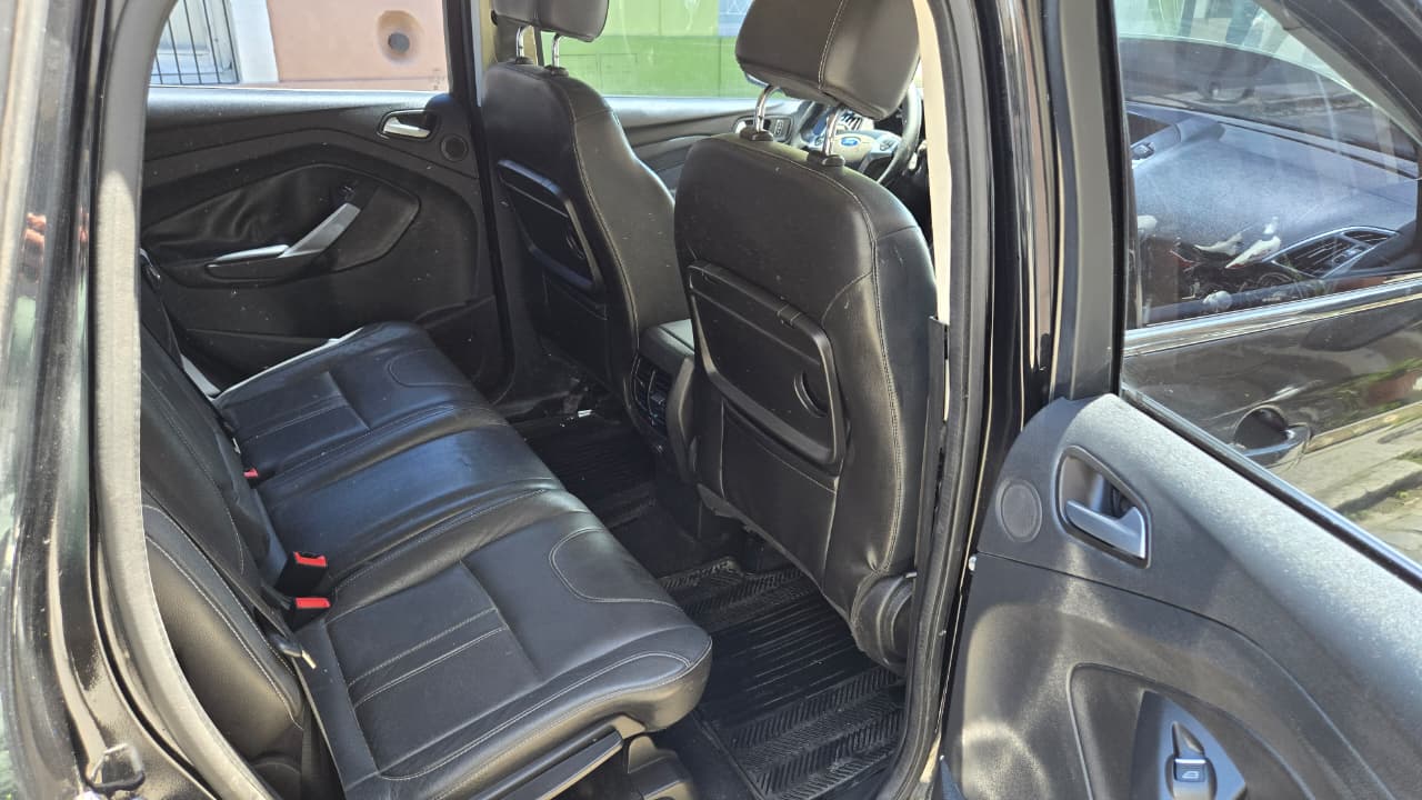 Vendo Ford Kuga 1.6 T 4×4 Titanium – Única Mano